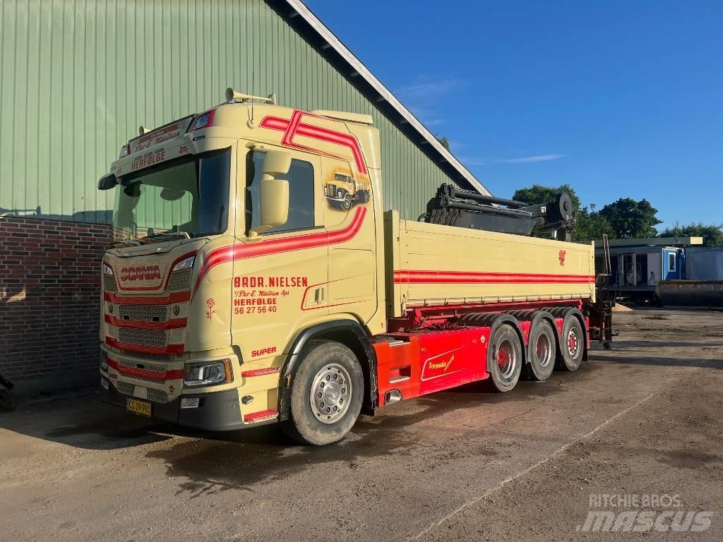 Scania R 520 Tridem 起重车