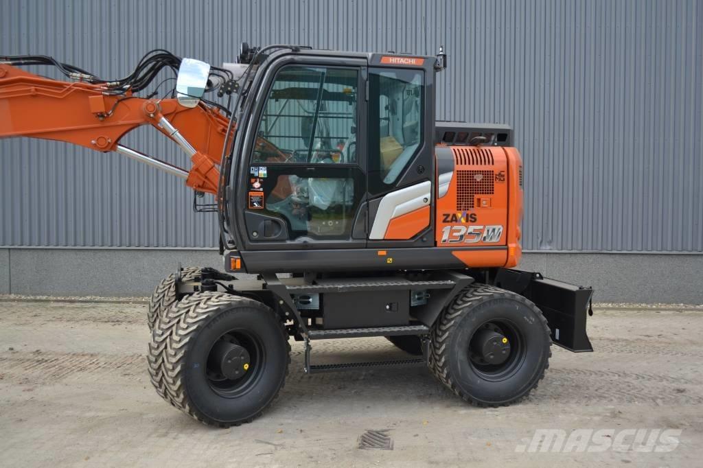 Hitachi ZX135W-7 轮式挖掘机