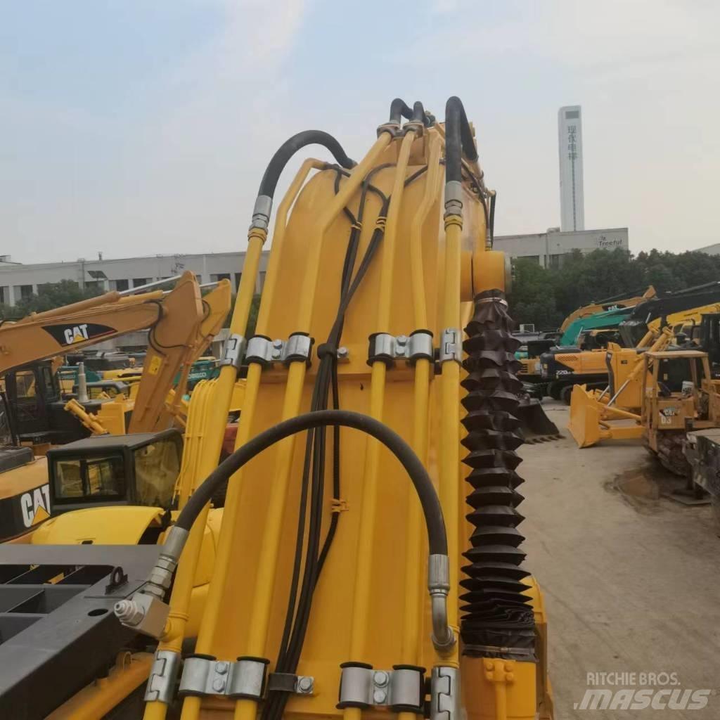 Komatsu PC 220-8 履带挖掘机