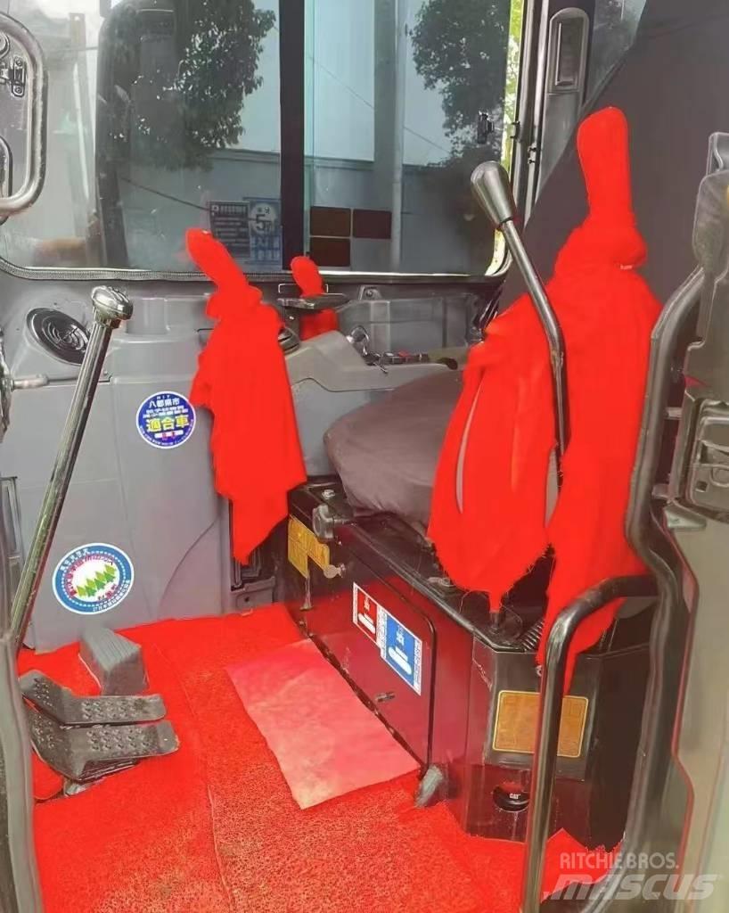 CAT 303.5 小型挖掘机