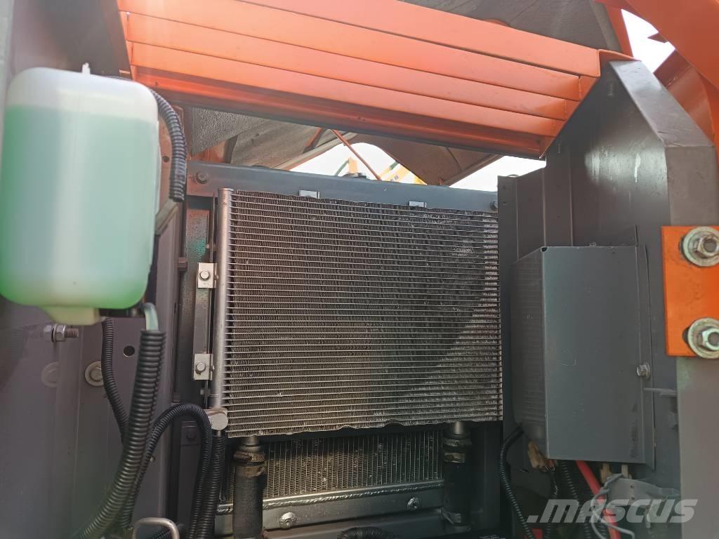 Hitachi ZX 70 中型挖掘机