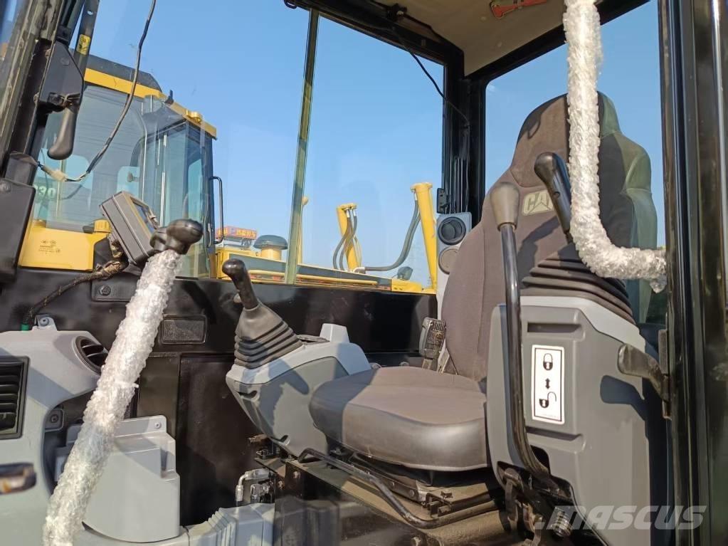 CAT 305.5 小型挖掘机