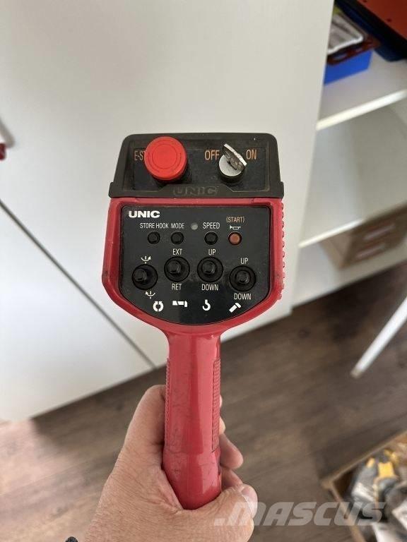 Unic B 345 履带起重机