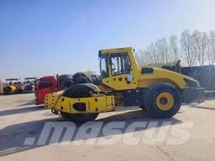 Bomag BW 220D-40 双轮压路机