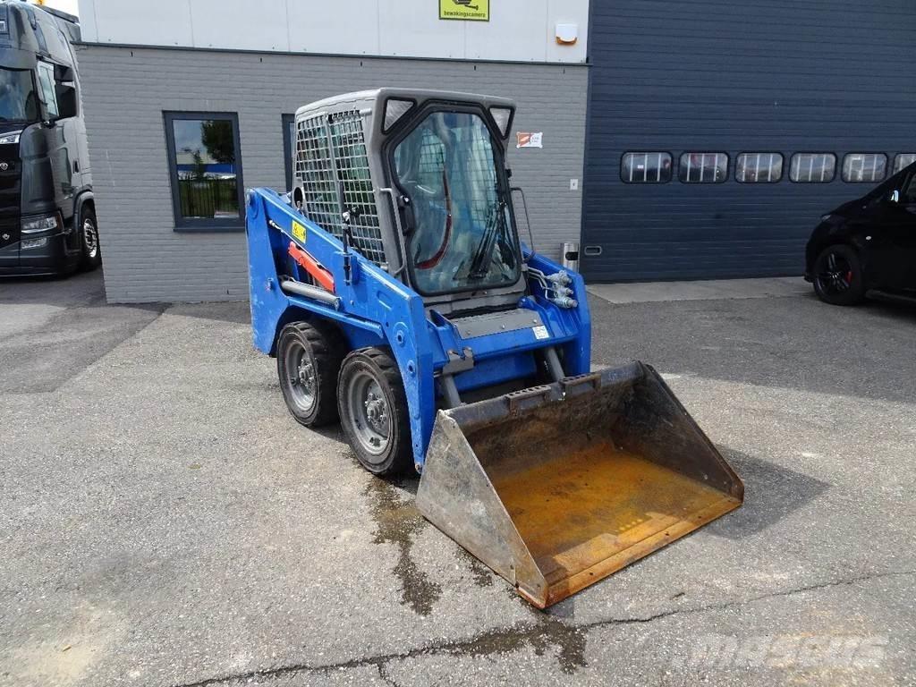 Bobcat S100 滑移装载机