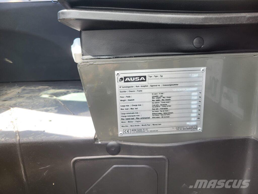 Ausa T235H 伸缩轮式装载机