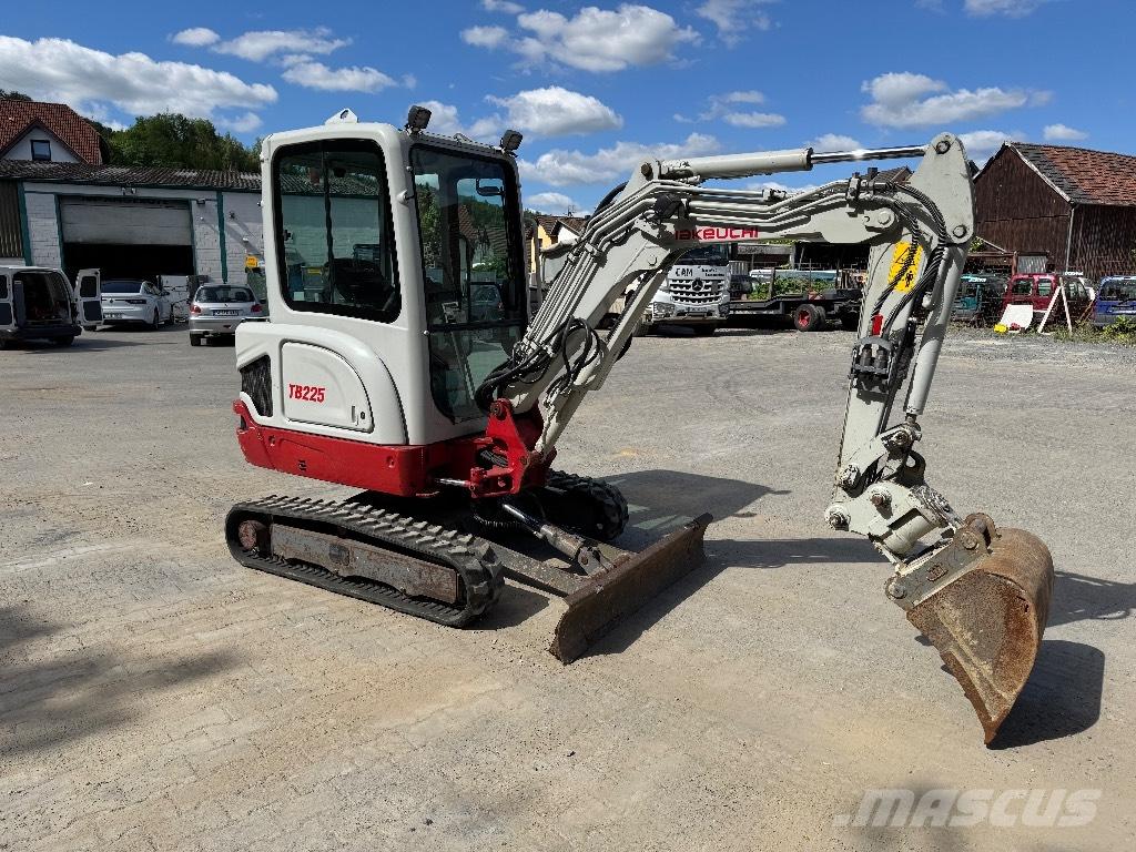 Takeuchi TB 225 小型挖掘机