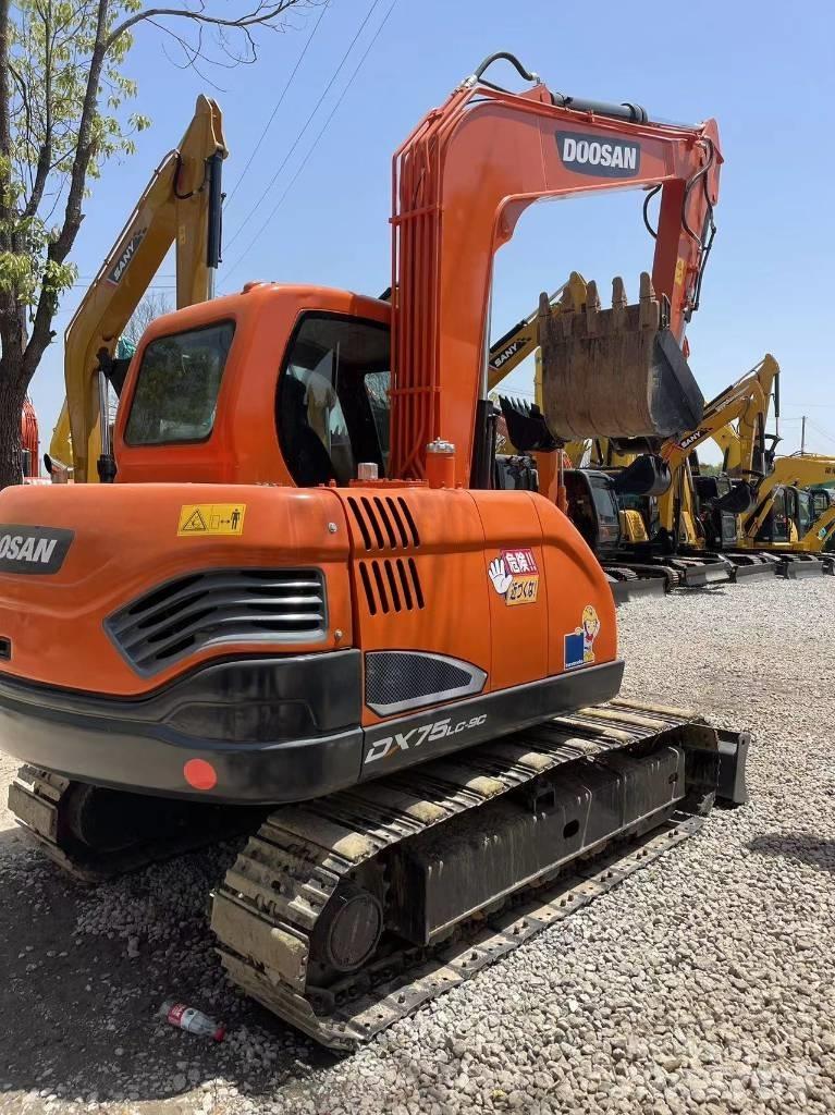Doosan DX75 小型挖掘机
