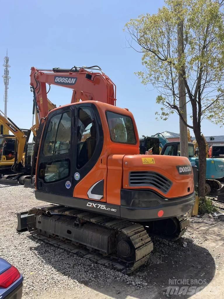 Doosan DX75 小型挖掘机