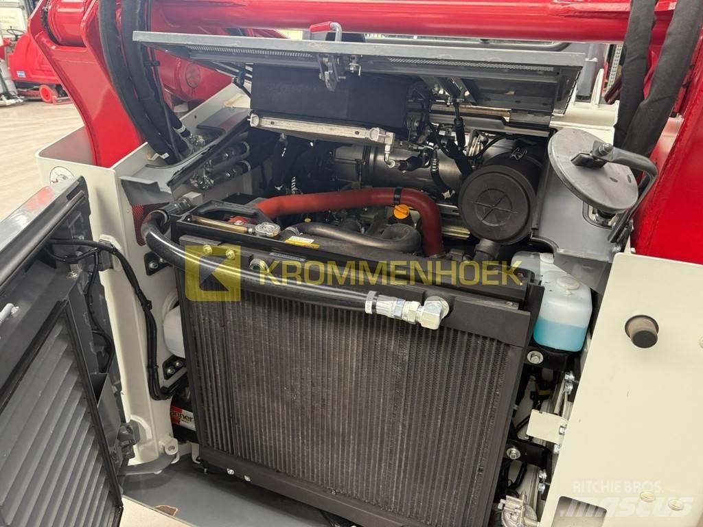 Takeuchi TL 12V-2 滑移装载机