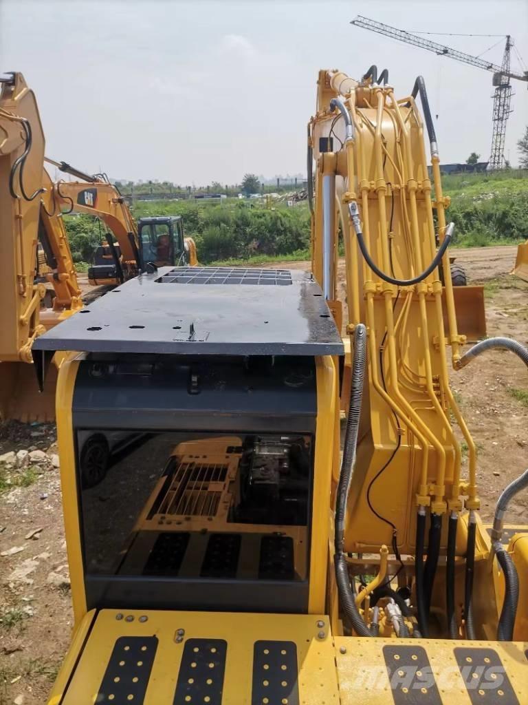 Komatsu PC 220-8 履带挖掘机