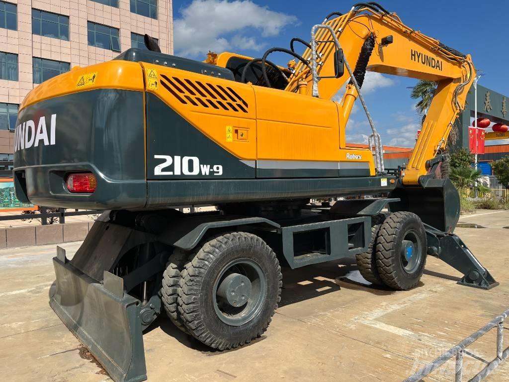 Hyundai R210W 轮式挖掘机