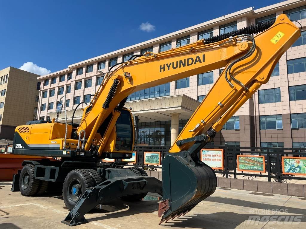 Hyundai R210W 轮式挖掘机