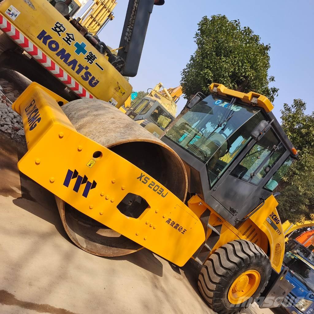 XCMG XS 202 J 单轮压路机