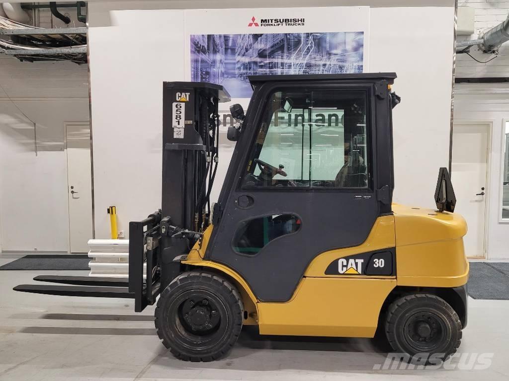 CAT DP 30 N 柴油叉车