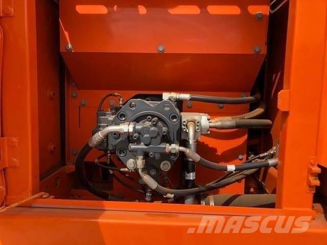 Doosan dx225 履带挖掘机