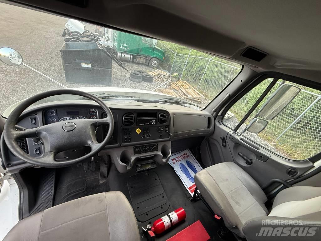 Freightliner M 106 冷藏车
