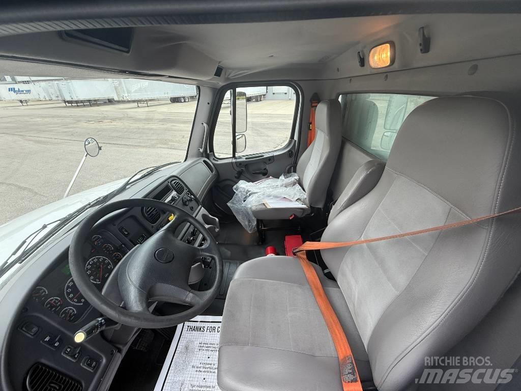 Freightliner M 106 冷藏车