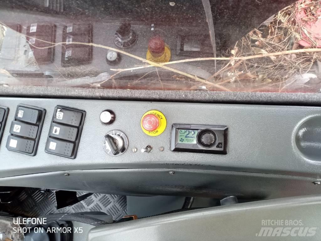 Komatsu 911 收割机