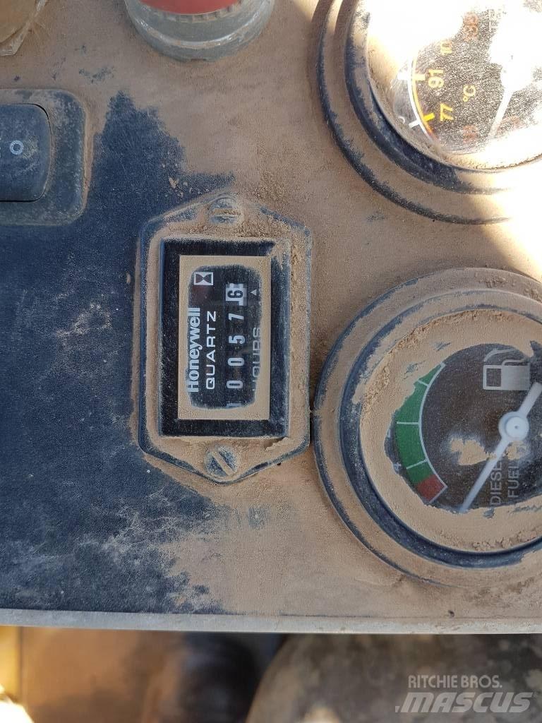 Volvo PT125 胶轮压路机