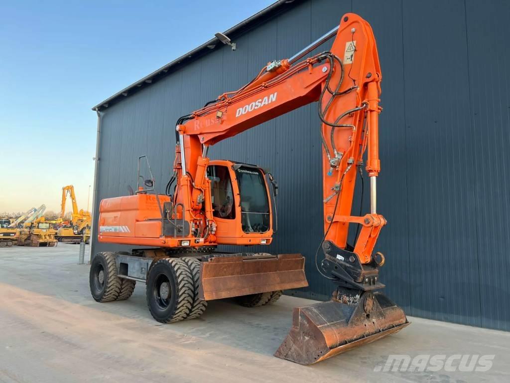 Doosan DX170W 轮式挖掘机