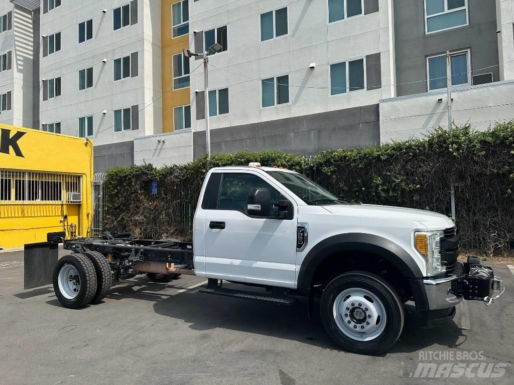 Ford F 550 平板车