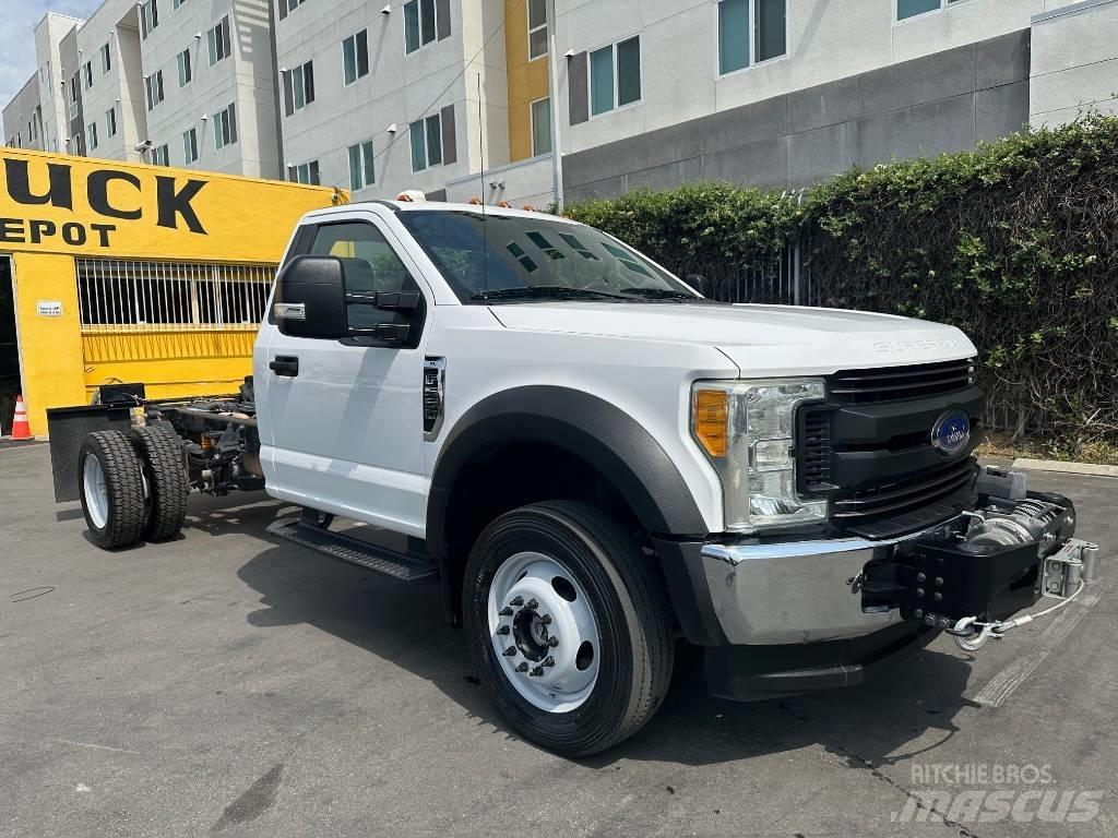 Ford F 550 平板车