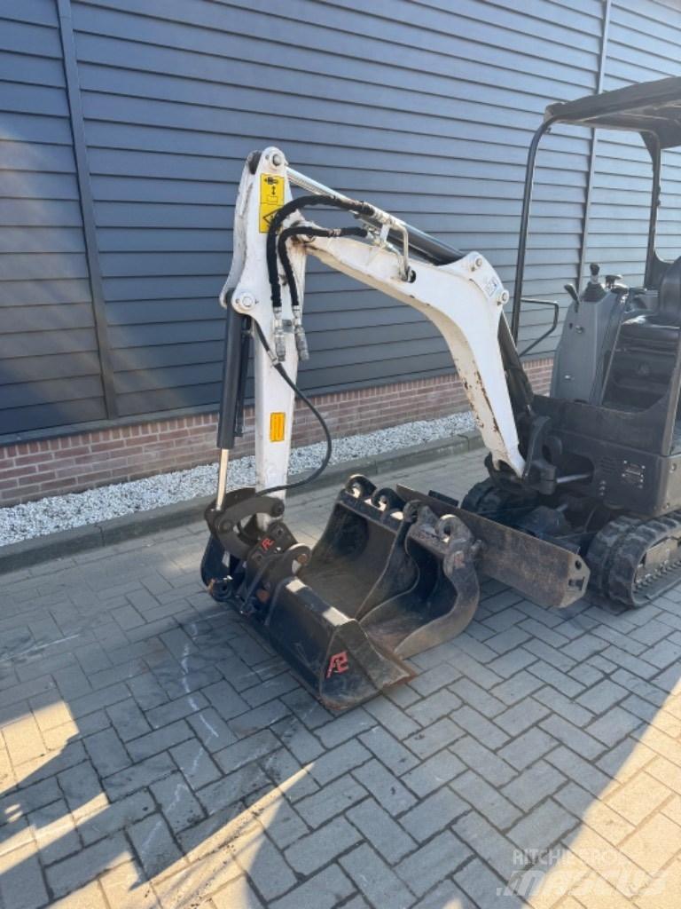Bobcat E 17 小型挖掘机