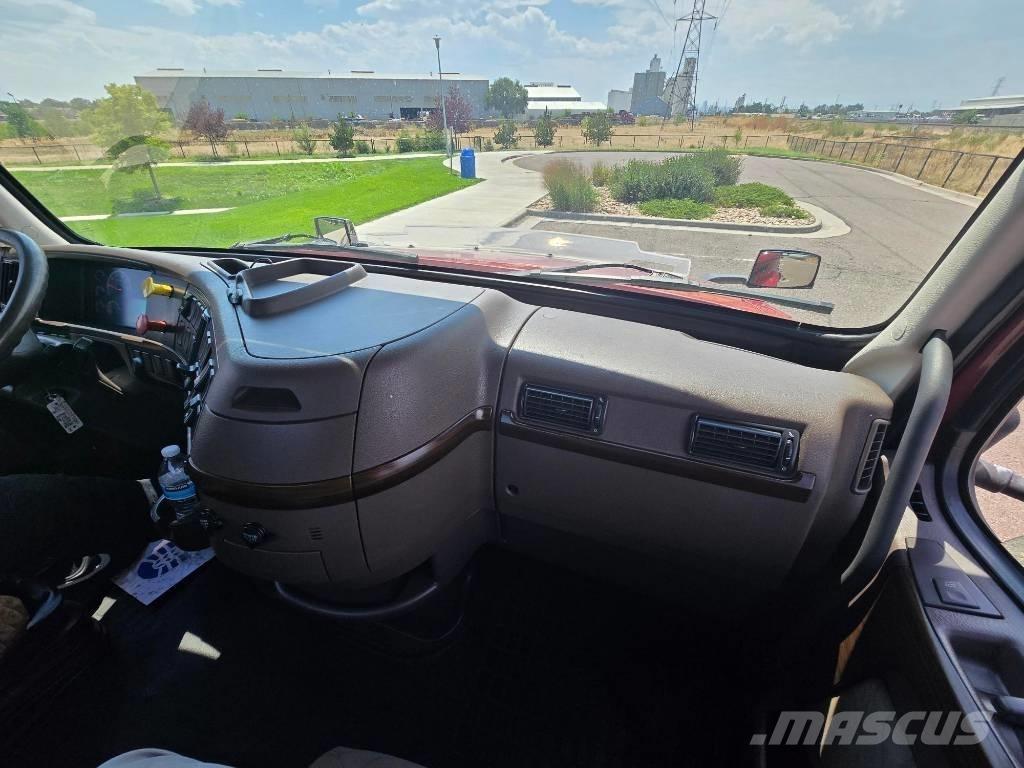 Volvo VNL 42 T300 牵引车