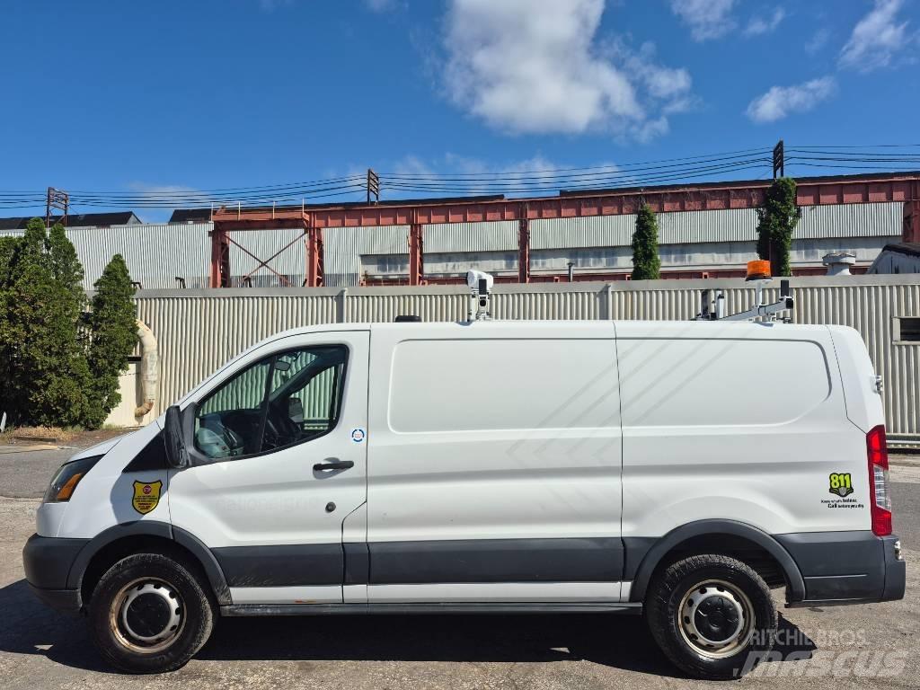 Ford Transit 250 大型面包车