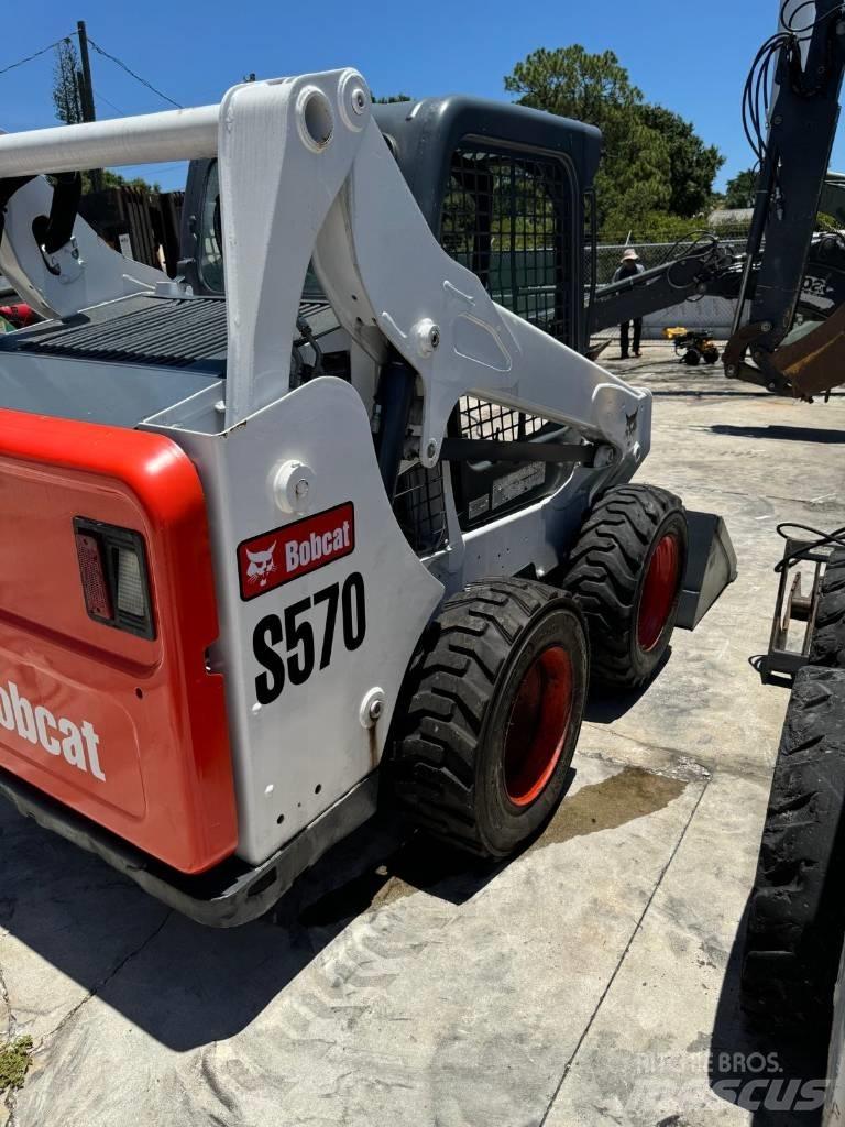 Bobcat S570 滑移装载机