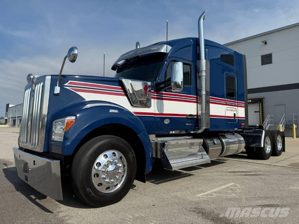 Kenworth W 990 牵引车