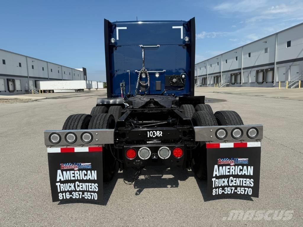 Kenworth W 990 牵引车
