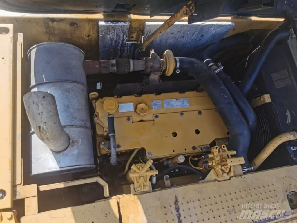 CAT 320 D2 中型挖掘机