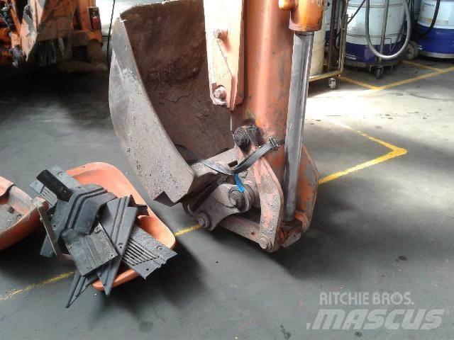 Hitachi FB200 拖拉机/农用车