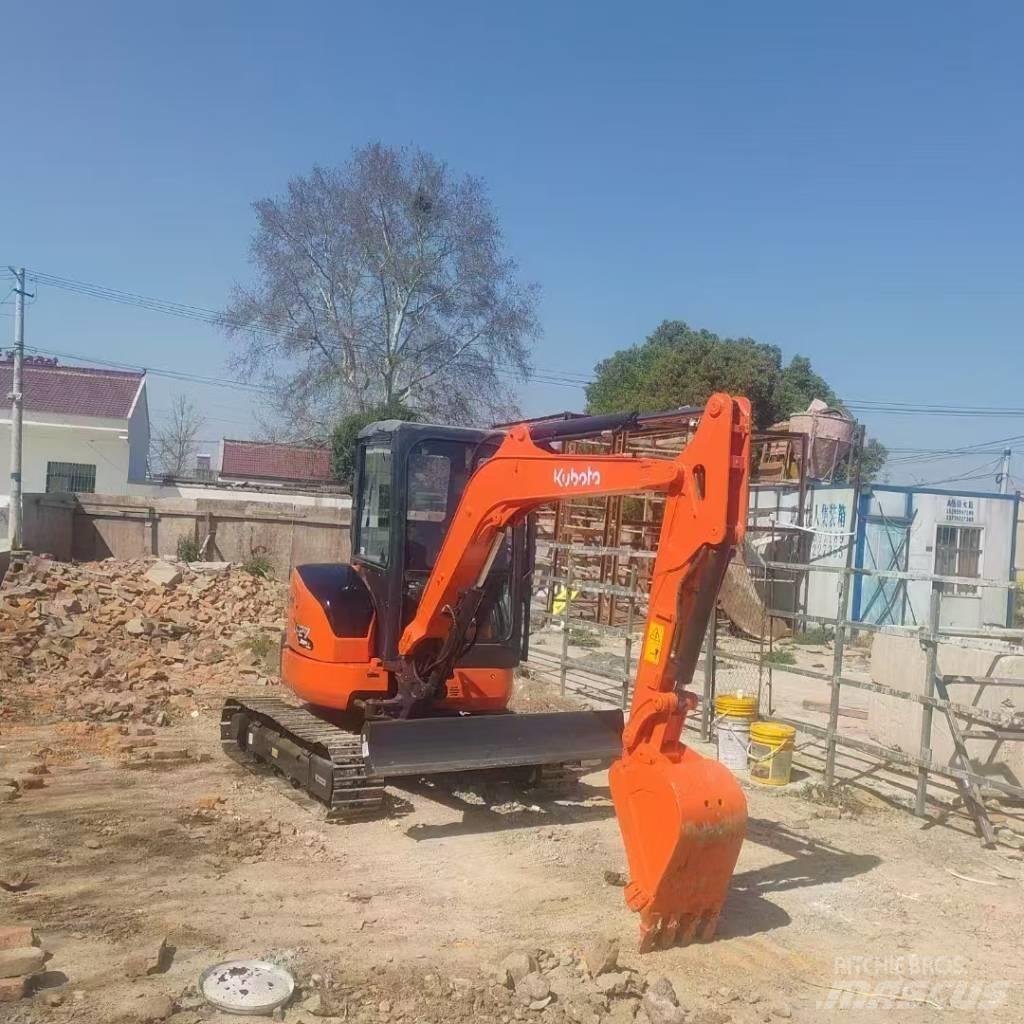 Kubota U 27 小型挖掘机