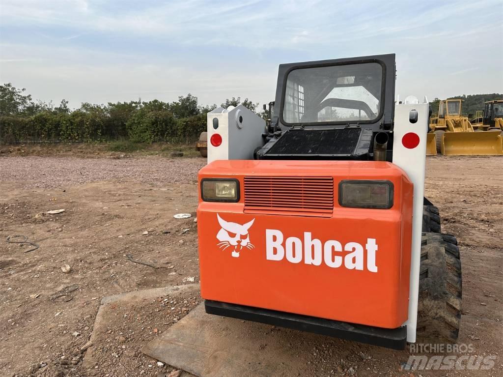 Bobcat S 300 滑移装载机