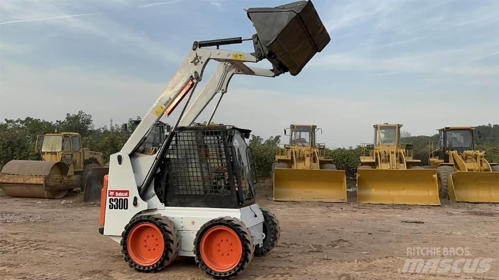 Bobcat S 300 滑移装载机
