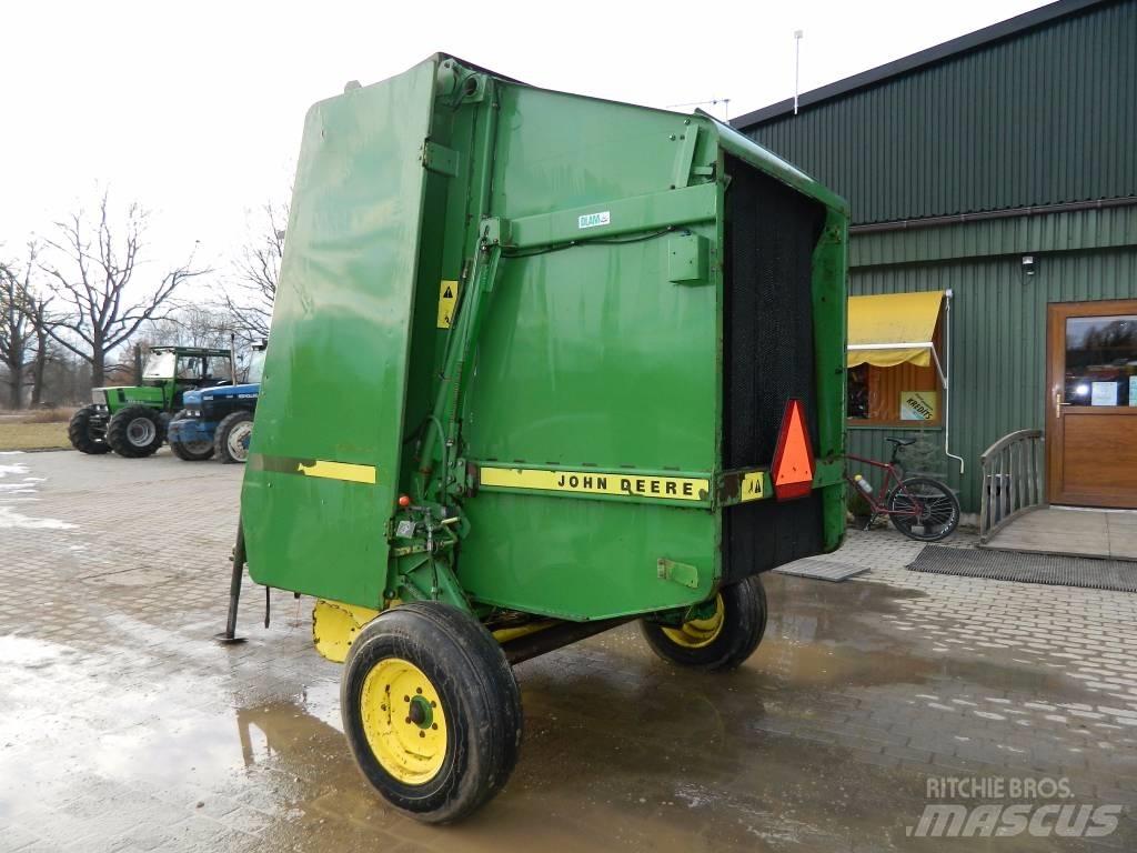 John Deere 550 圆捆打捆机