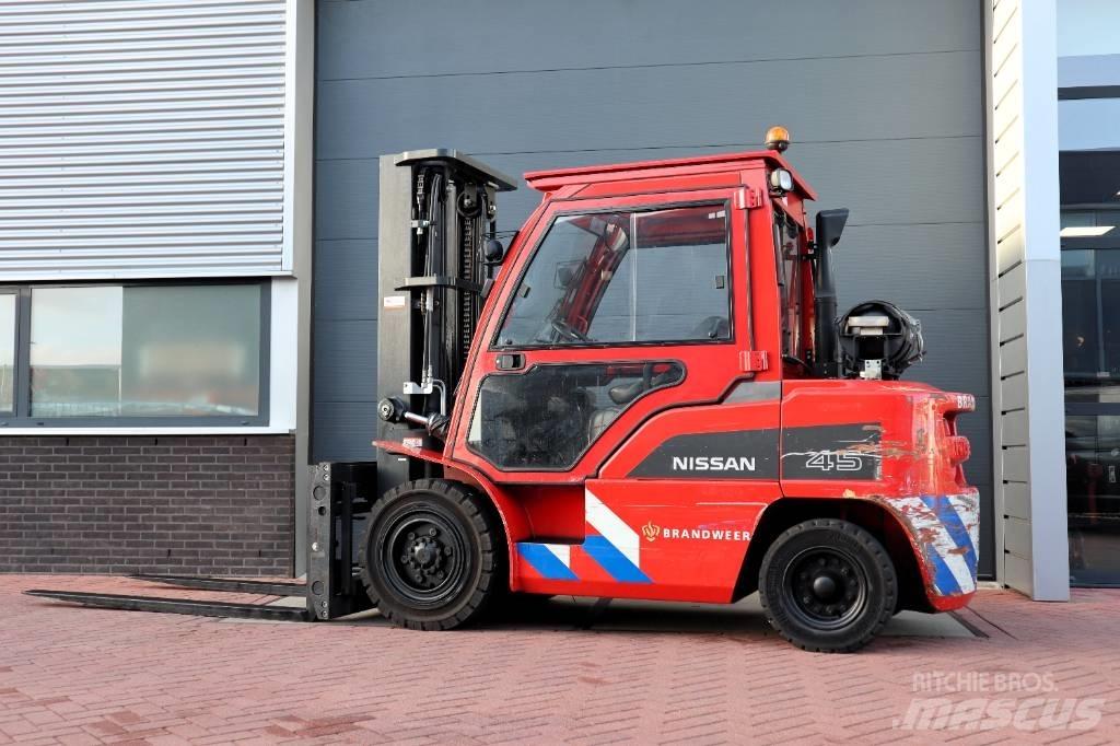 Nissan J1F4A45LY 天然气叉车