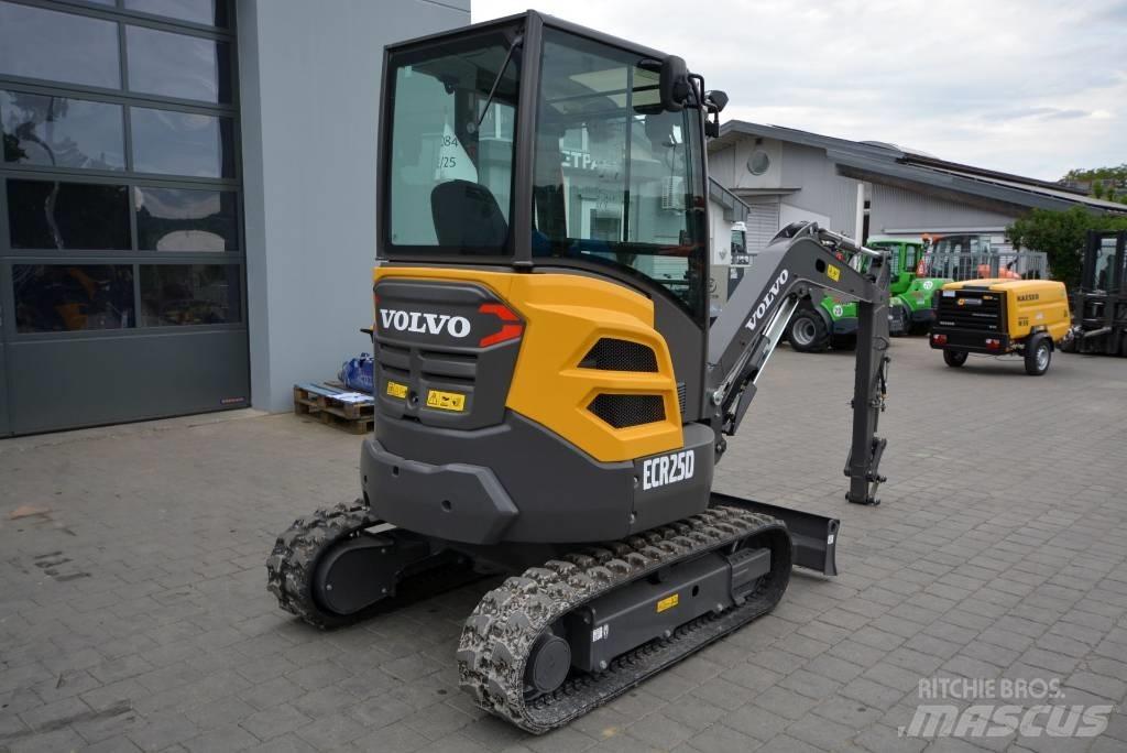 Volvo ECR 25 D 小型挖掘机