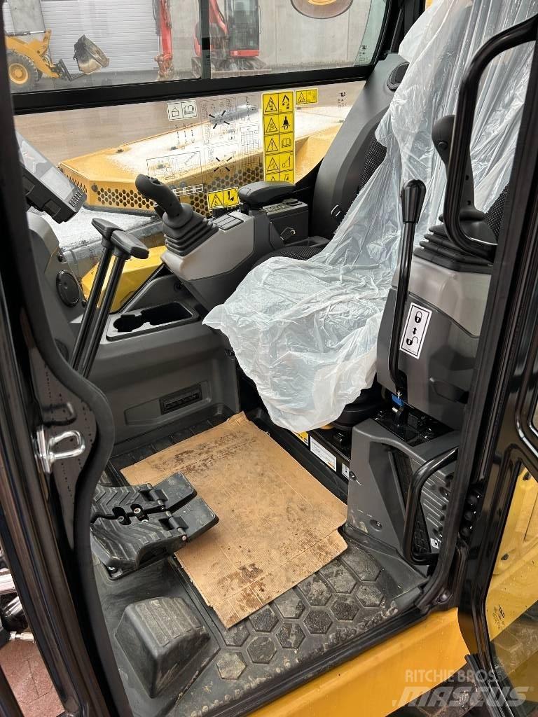 CAT 306 小型挖掘机