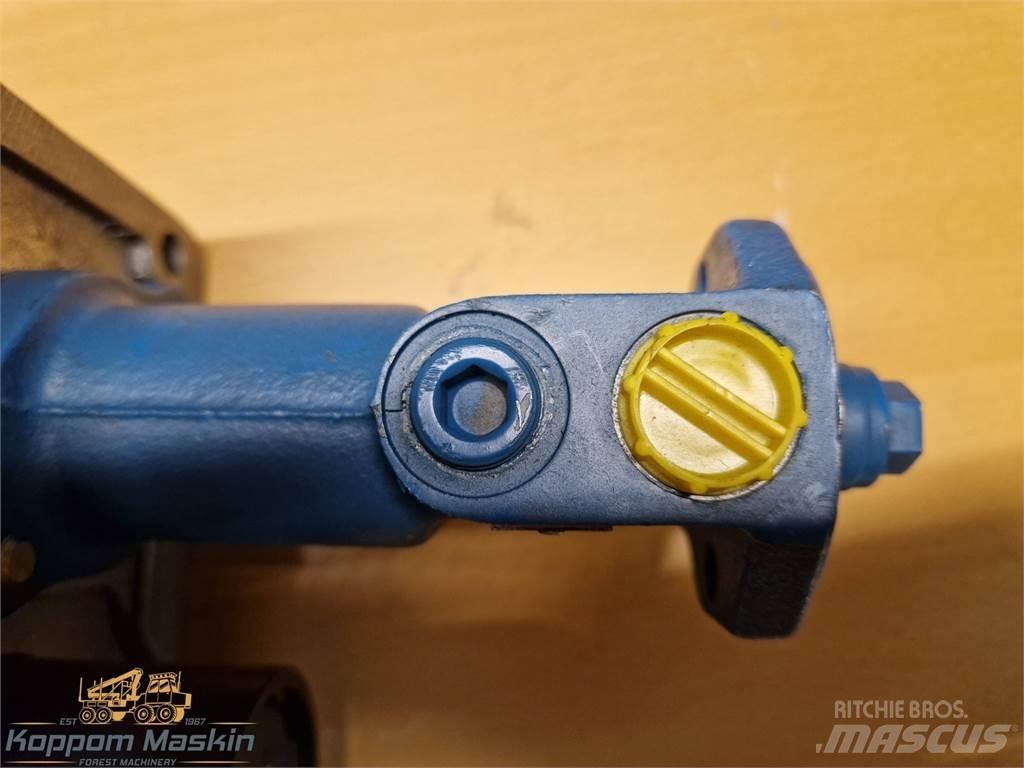 Eco Log 7002819 驾驶室与内部