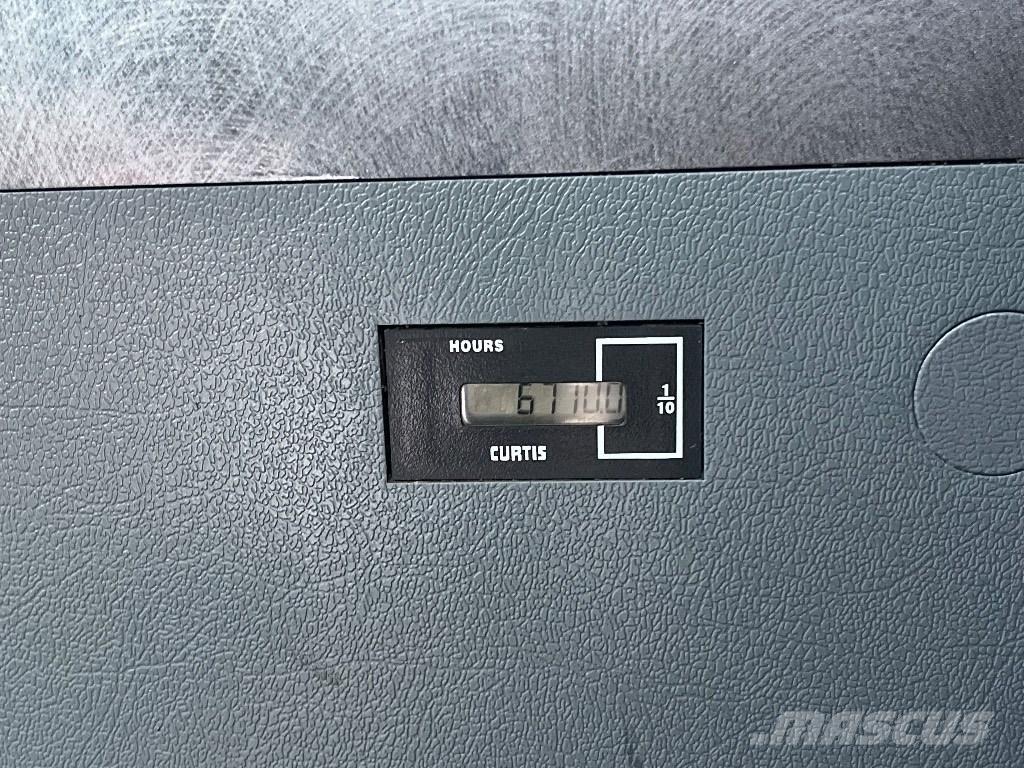 Hyundai HX140L 履带挖掘机