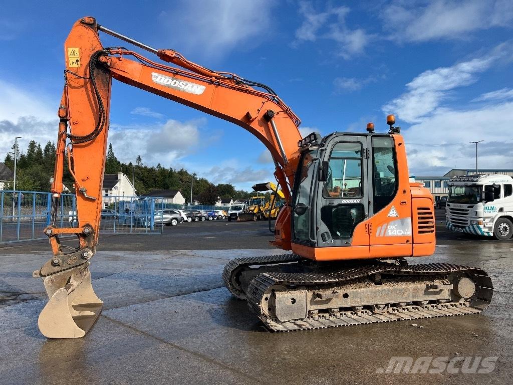 Doosan DX140 LCR-3 履带挖掘机
