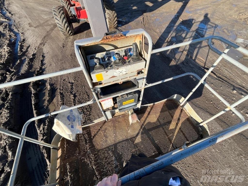 Manitou 200 ATJ 曲臂高空工作平台