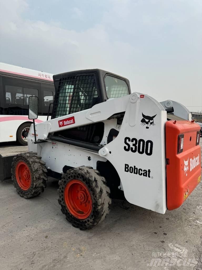 Bobcat S 300 滑移装载机