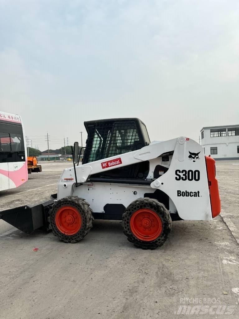Bobcat S 300 滑移装载机