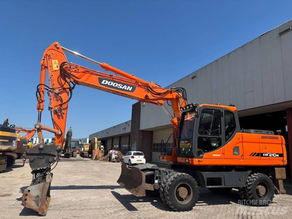 Doosan DX 210 W 轮式挖掘机