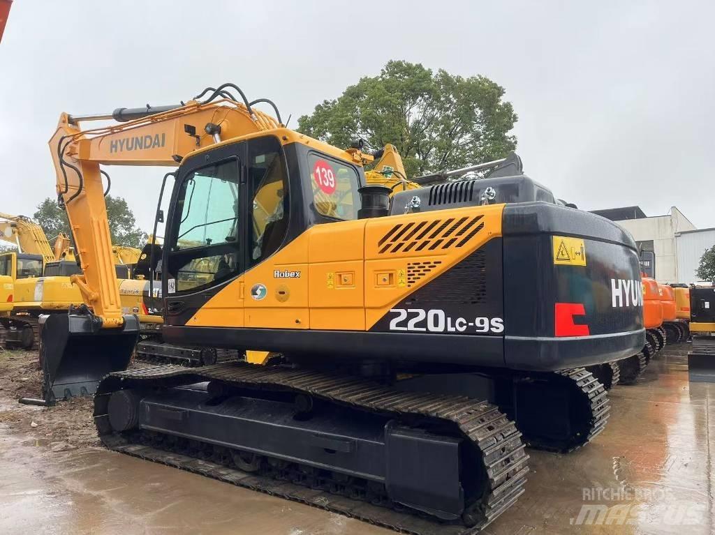 Hyundai R220LC-9S 轮式挖掘机